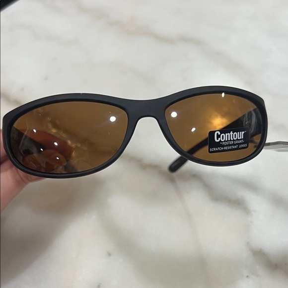 Foster Grant Black Leopard Sunglasses with Dark Lenses - Picture 8 of 9